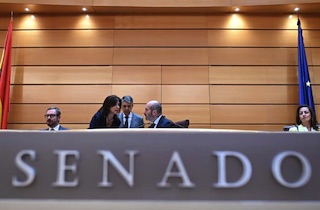 Javier Cercas afirma que el Partido Popular le ha dado una patada al gobierno español en el culo de todos Javier cercas patada al gobierno