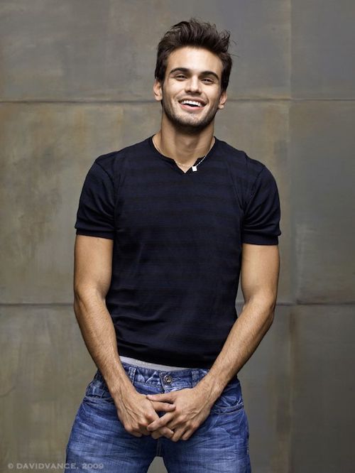 leonardo corredor sonriendo