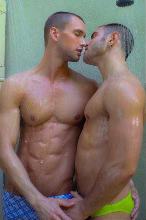 pareja de chicos gays