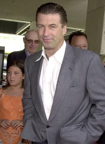 Alec Baldwin no tan joven